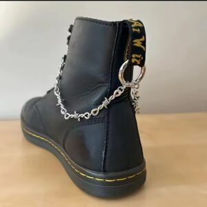 Прикраса для взуття з шипами